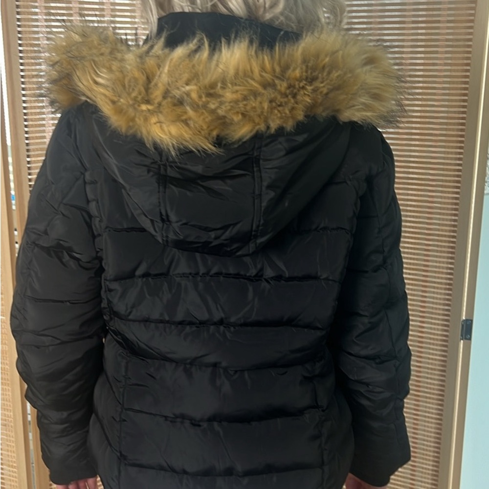 Short, flattering, black puffer coat with faux fur & gold hardware